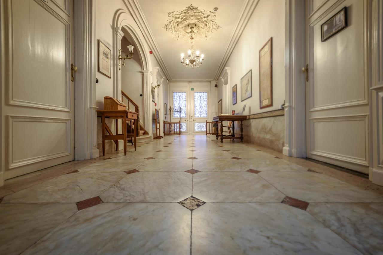 Talbot House Hotel Poperinge Bagian luar foto