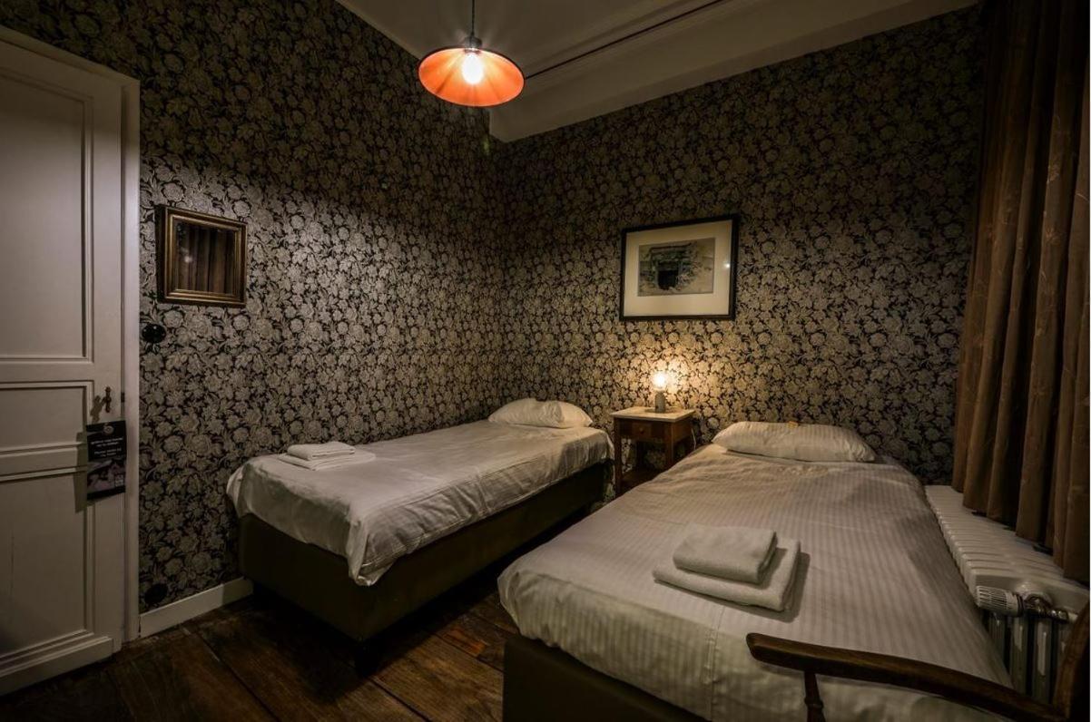 Talbot House Hotel Poperinge Bagian luar foto